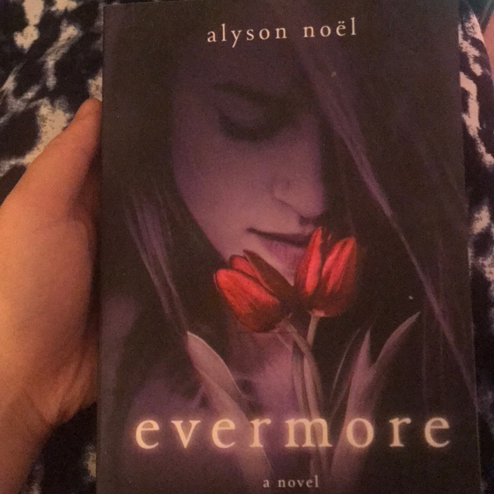 “Evermore” novel by Alyson Noel